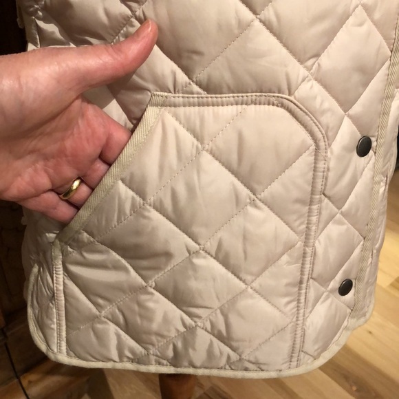 GANT Down Outdoor Skiing Vest Cream Size XXL - Picture 7 of 12